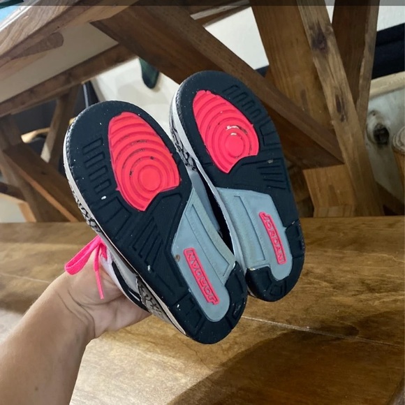 Nike Jordans - Picture 4 of 4